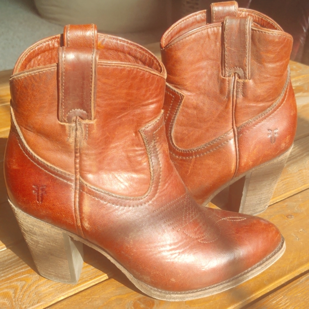 Frye Ankle Cowgirl Boots Size 8